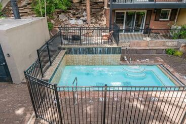 فندق Treasure Mountain Inn