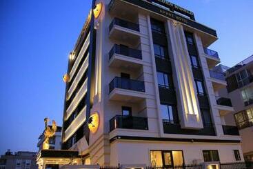 هتل آپارتمان Golden World Suite