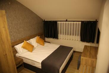 هتل آپارتمان Golden World Suite