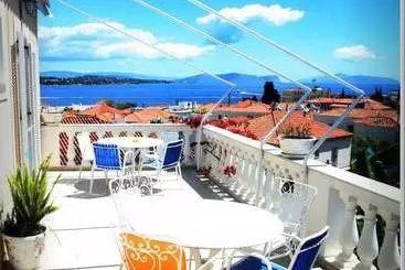 Pension  Apanemos In Timeless Spetses