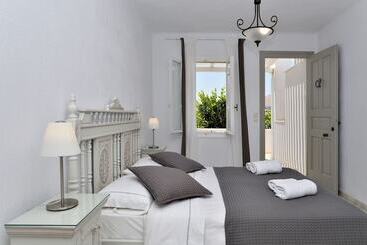 هتل Parian Lithos Residence