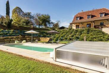 Ferienwohnungen Luxury Villa With Pool On The Edge Of Montignac