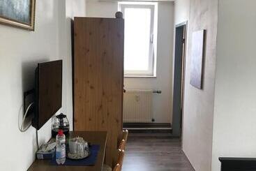 膳宿费 Holthausen