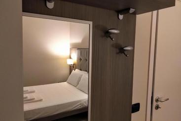 膳宿费 Brain Rooms Milano Ca  Granda