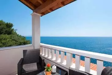 Turistihuoneistot Villa Korkyra