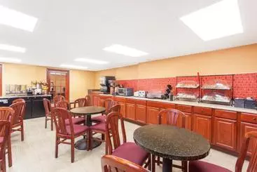 Отель Howard Johnson By Wyndham Suffern