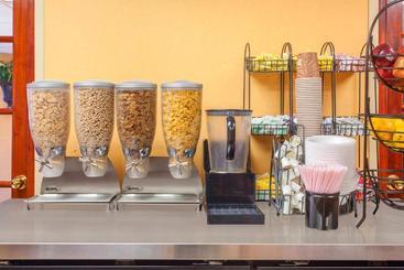 فندق Howard Johnson By Wyndham Suffern