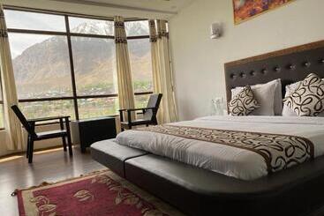 בית מלון כפרי The White Castle Kargil