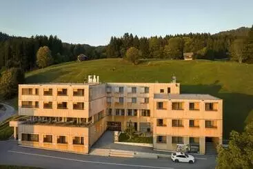 Jufa Hotel Laterns   Klangholzhus