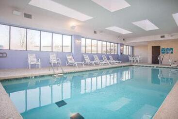 فندق Holiday Inn Express St. Louis Arpt Maryland Hgts