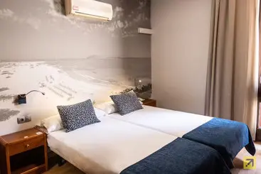 Отель Adonis Plaza