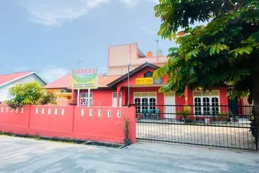 ホテル Spot On 2370 Berkah Homestay Syariah