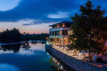 هاستل Konak Na Uni