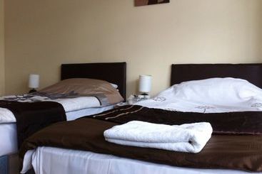 Hotel Three Bridges B & B  Gatwick