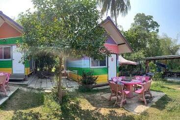 בית מלון כפרי Parichart Homestay