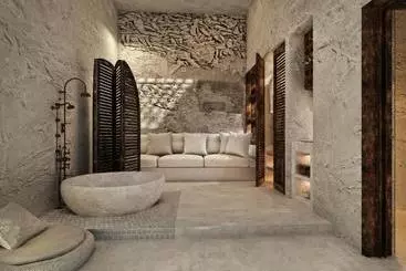Majatalo White Cave Suites