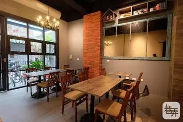 هتل 108 House Inn