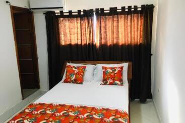 בית מלון כפרי Canoa Inn