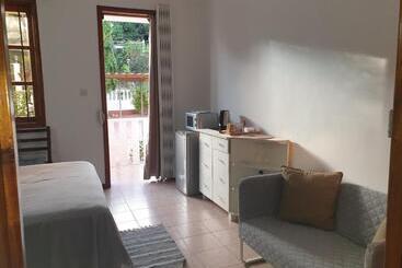 شقق خاصة سياحية La Maison Hibiscus Self Catering Accommodation