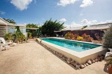 آپارتمانهای توریستها Tropical Breeze Apartments