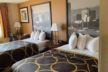 فندق Super 8 By Wyndham Sturtevant Racine