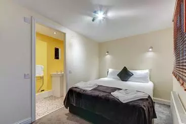 בית מלון כפרי Commodore