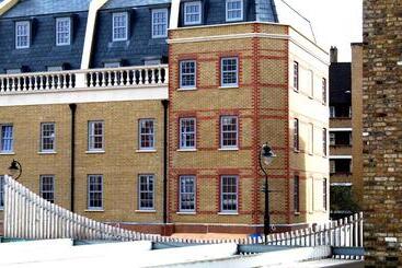 هتل آپارتمان Nox Waterloo