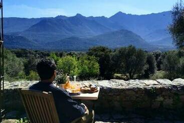 ベッドアンドブレックファースト L Aghjalle