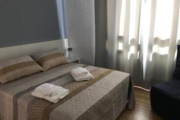 ペンション Hostal Casiano Camarasa