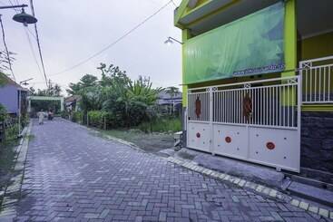 Hospedaria Spot On 2219 Madina Residence Syariah