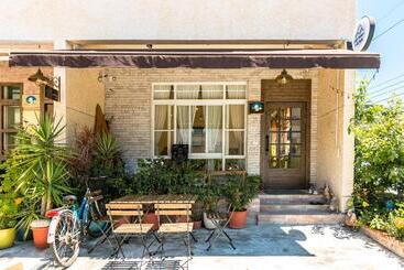 Majatalo Cozy Green Guest House