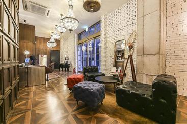 Hôtel Lerocherrouge