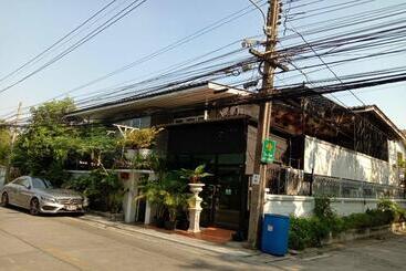 בית מלון כפרי Oyo 857 42 Loft Bed And Breakfast