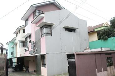 Hotell Oyo Life 3162 Raihan Residence