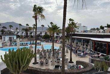 בית מלון כפרי H10 White Suites