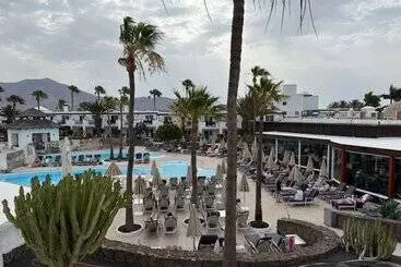 酒店 H10 White Suites