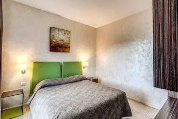 Отель Isola Sacra