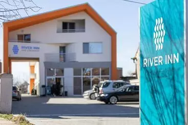 هتل River Inn