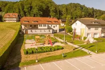 ペンション Guesthouse Haler