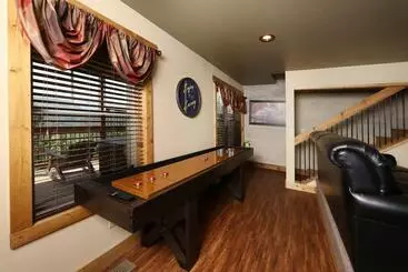 コテージ Above It All   Four Bedroom Cabin