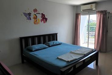 فندق Oyo 974 The Rest Village Apartment