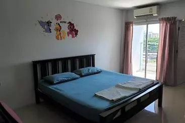هتل Oyo 974 The Rest Village Apartment