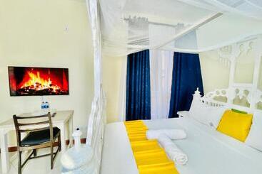 Aamiaismajoitus (B&B) Elna S Nyali   Seaview, Pool, High Speed Wi Fi & Hot Shower