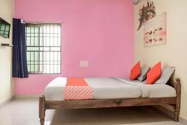 ホテル Aradhya Regency