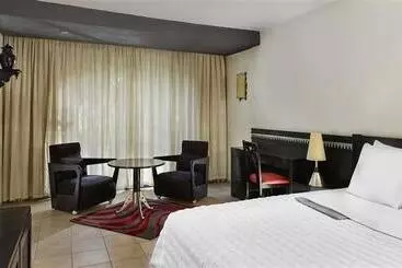 هتل Le Méridien N Fis