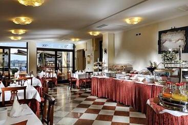 فندق Russo Palace