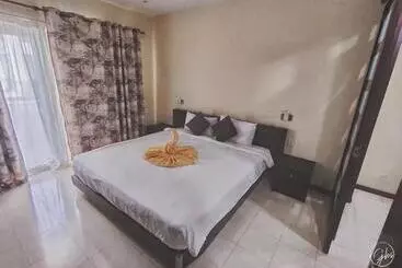 هتل آپارتمان Grand Bay Suites