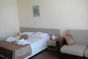 پانسیون Villa Lazuren Bryag 2