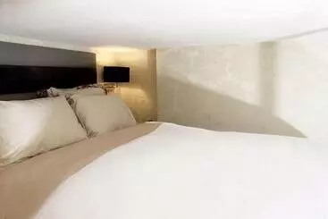 هتل آپارتمان Space Apart