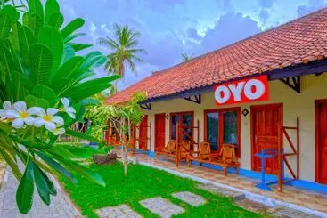 ホテル Surfers Beachfront Lombok